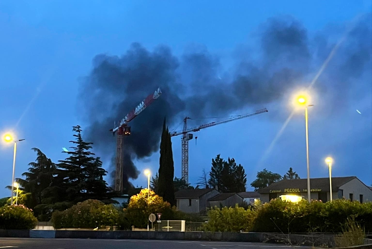 MONTPELLIER : Impressionnant incendie de grue dans le quartier de la Chamberte ce mercredi matin
